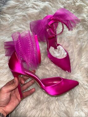 Liliana 🎀 stunning bow back heels